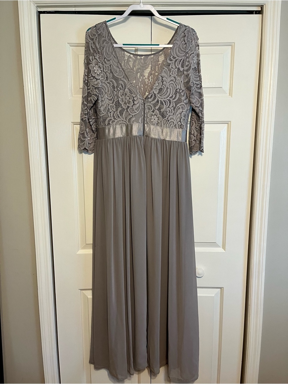 Elegant Lace Bodice Maxi Dress in Gray